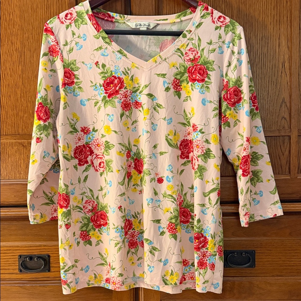 The Pioneer Woman Sweet Rose V-neck 3/4 Sleeve Floral Top Granny Cottagecore